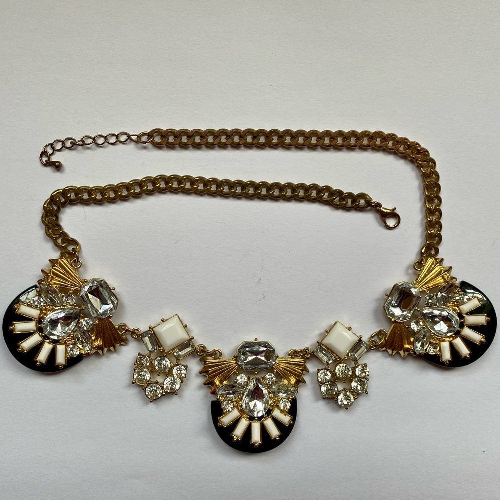 Gold chained back & white necklace